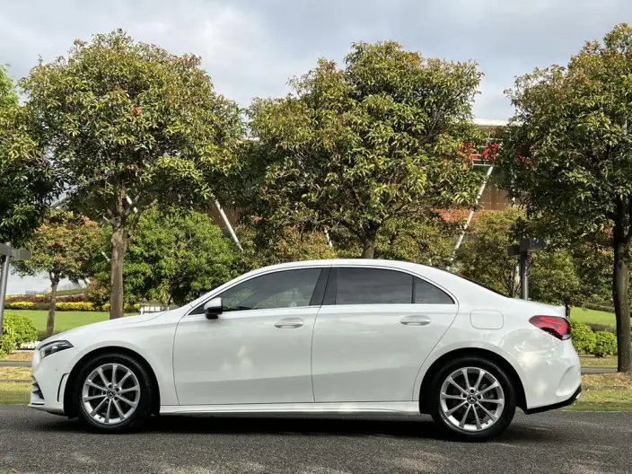 Mercedes-Benz A-class 2022 Model Facelift A 200 L Sports sedan Dynamic Edition – фото 4