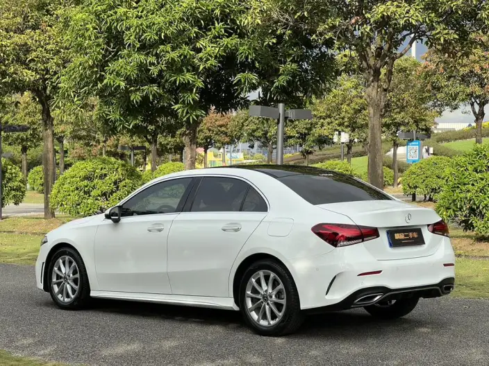 Mercedes-Benz A-class 2022 Model Facelift A 200 L Sports sedan Dynamic Edition – фото 5