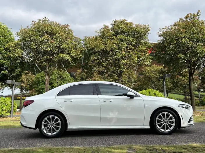 Mercedes-Benz A-class 2022 Model Facelift A 200 L Sports sedan Dynamic Edition – фото 8