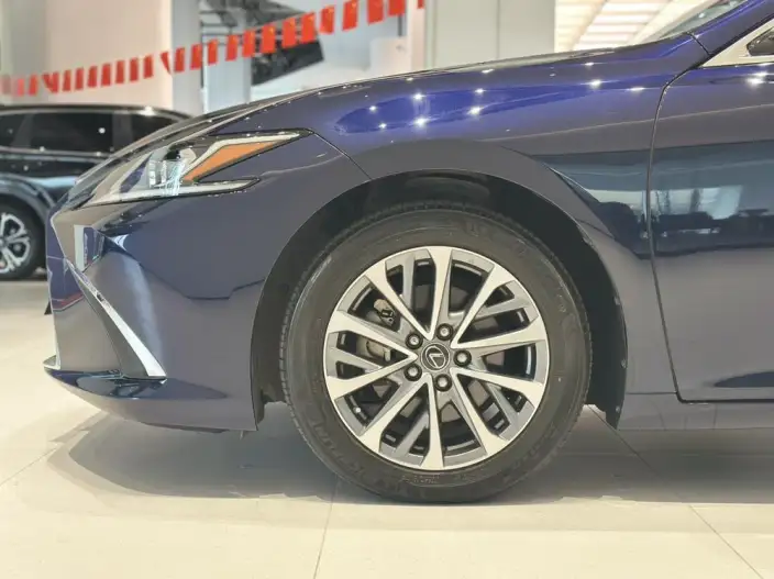 Lexus ES 2023 Model 260 Superior Edition