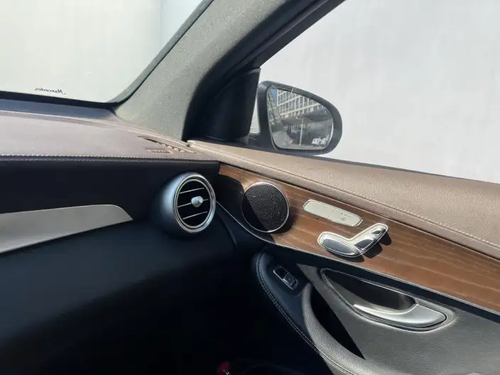 Mercedes-Benz GLC 2021 Model GLC 260 L 4MATIC Luxury Model – фото 3