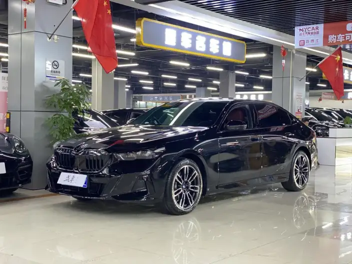 BMW 5 Series 2025 Model 530Li Leading Model M Sports Set – фото 1