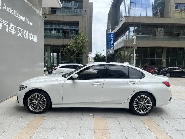BMW 3 Series 2021 Model Facelift 320i Sports Set – фото 3