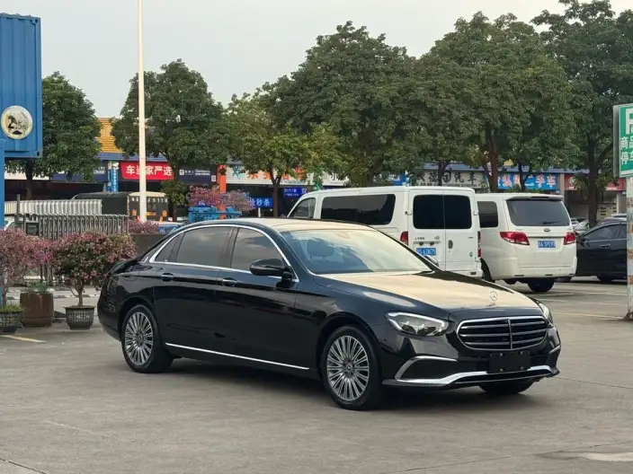 Mercedes-Benz E-Class 2023 Model E 300 L Luxury Model sedan – фото 3