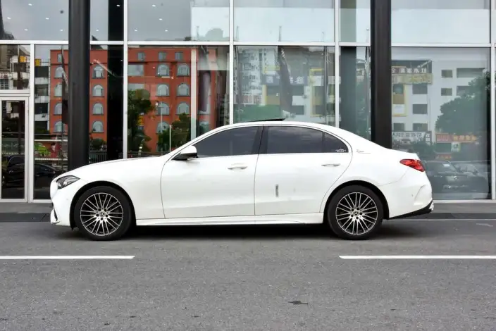 Mercedes-Benz C-Class 2025 Model C 260 L Sports Edition – фото 3