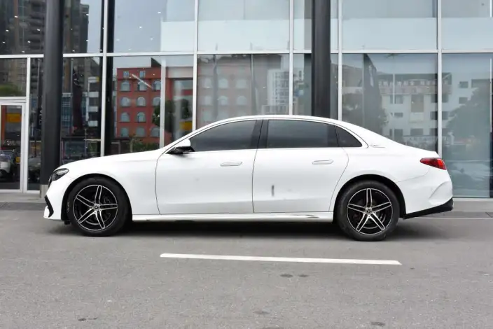 Mercedes-Benz E-Class 2024 Model E 260 L Sports sedan – фото 3