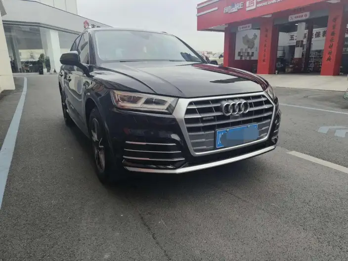 Audi Q5L 2020 Model 45 TFSI Exclusive Fashion Model – фото 3