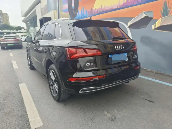 Audi Q5L 2020 Model 45 TFSI Exclusive Fashion Model – фото 4