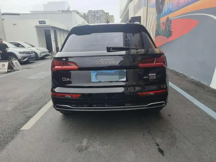 Audi Q5L 2020 Model 45 TFSI Exclusive Fashion Model – фото 5