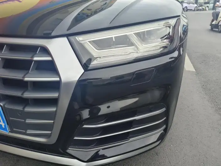Audi Q5L 2020 Model 45 TFSI Exclusive Fashion Model – фото 7