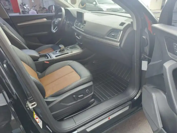 Audi Q5L 2020 Model 45 TFSI Exclusive Fashion Model – фото 8