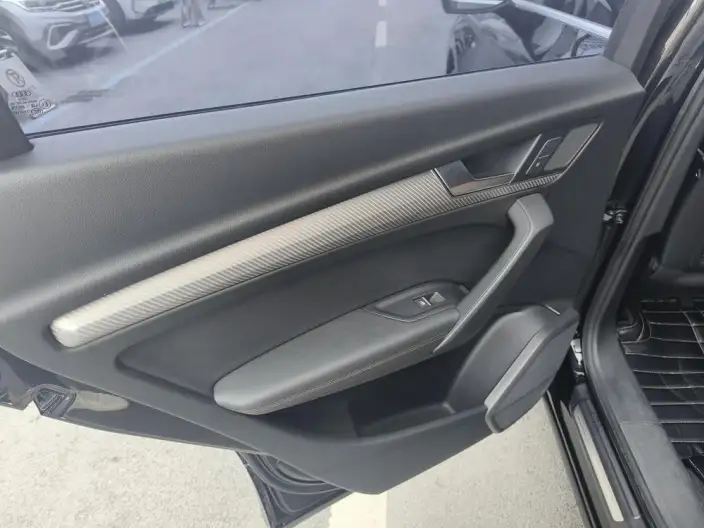 Audi Q5L 2020 Model 45 TFSI Exclusive Fashion Model – фото 9