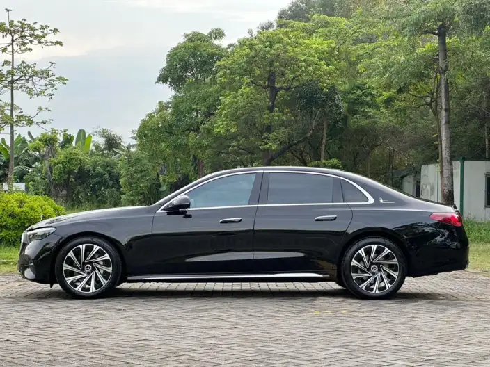 Mercedes-Benz E-Class 2024 Model E 300 L Luxury Model sedan – фото 4