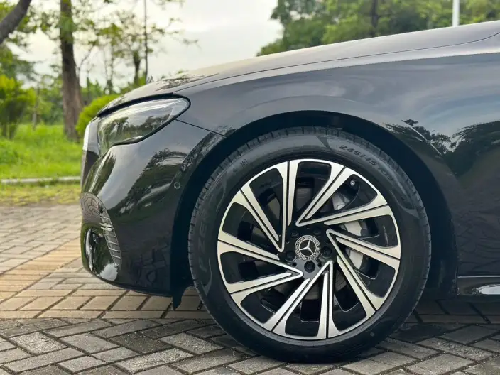 Mercedes-Benz E-Class 2024 Model E 300 L Luxury Model sedan – фото 9