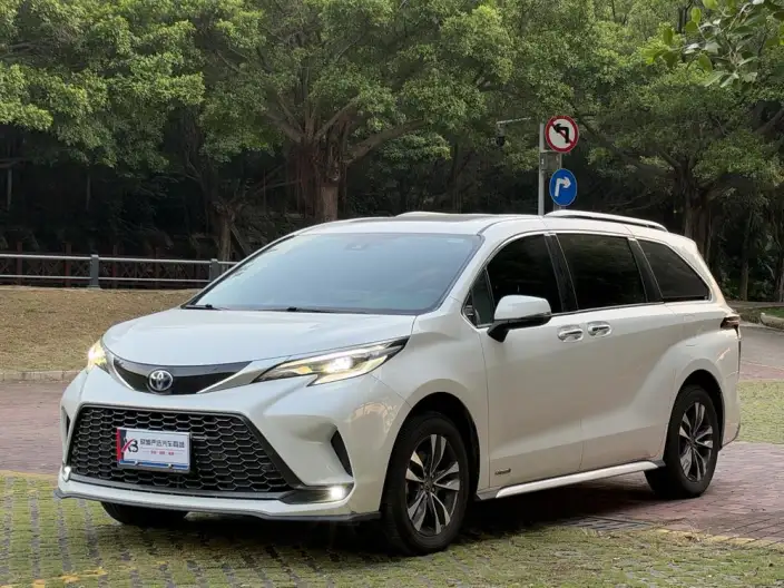 Granvia 2023 Model Intelligent Hybrid 2.5L Deluxe Edition – фото 1