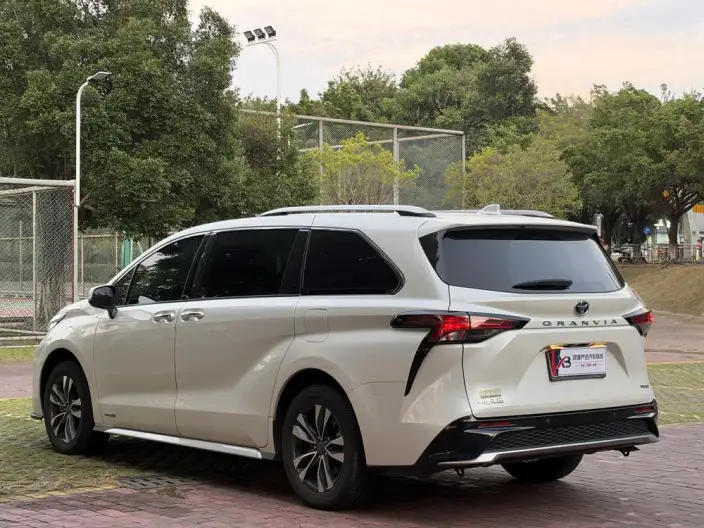 Granvia 2023 Model Intelligent Hybrid 2.5L Deluxe Edition – фото 4