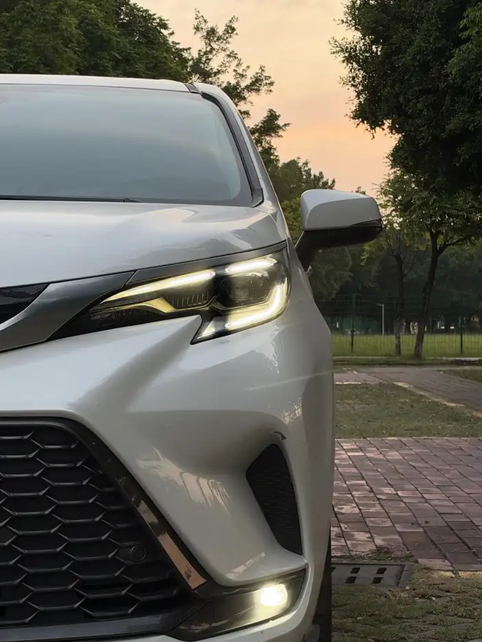 Granvia 2023 Model Intelligent Hybrid 2.5L Deluxe Edition – фото 8