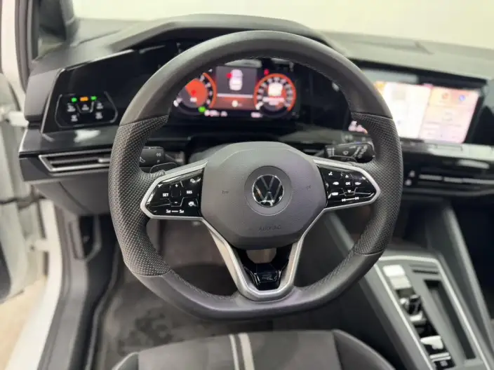 Volkswagen Golf 2023 Model 280TSI DSG R-Line Lite – фото 8