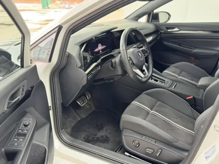 Volkswagen Golf 2023 Model 280TSI DSG R-Line Lite – фото 9