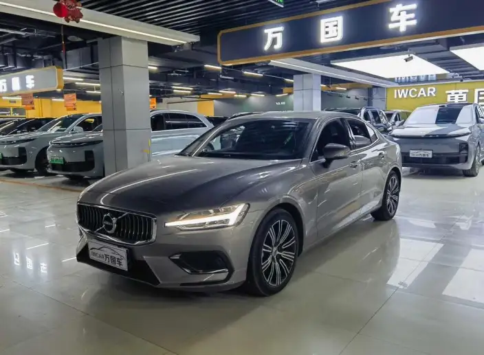 Volvo S60 2022 Model B4 Smart Range Deluxe Edition – фото 1