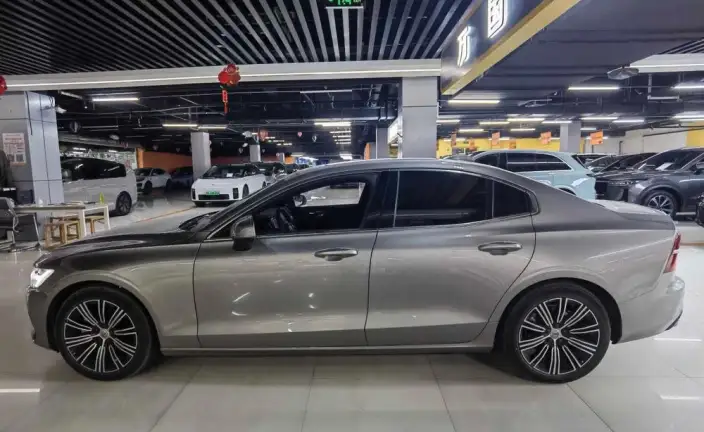 Volvo S60 2022 Model B4 Smart Range Deluxe Edition – фото 3