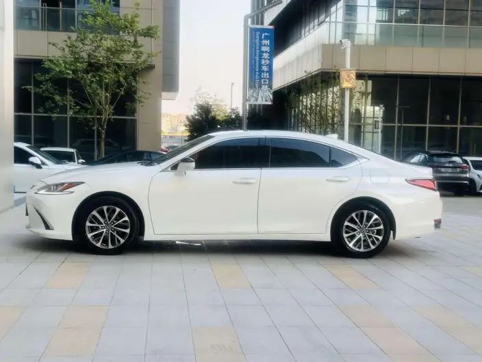 Lexus ES 2022 Model 200 Superior Edition – фото 4