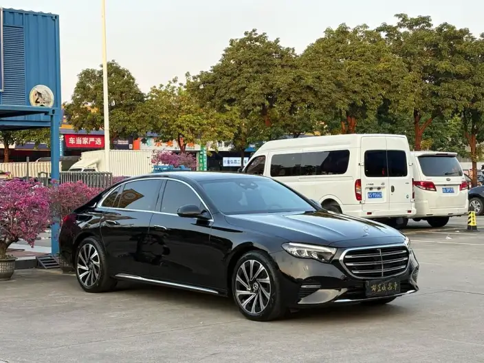 Mercedes-Benz E-Class 2025 Model E 300 L Luxury Model sedan – фото 3