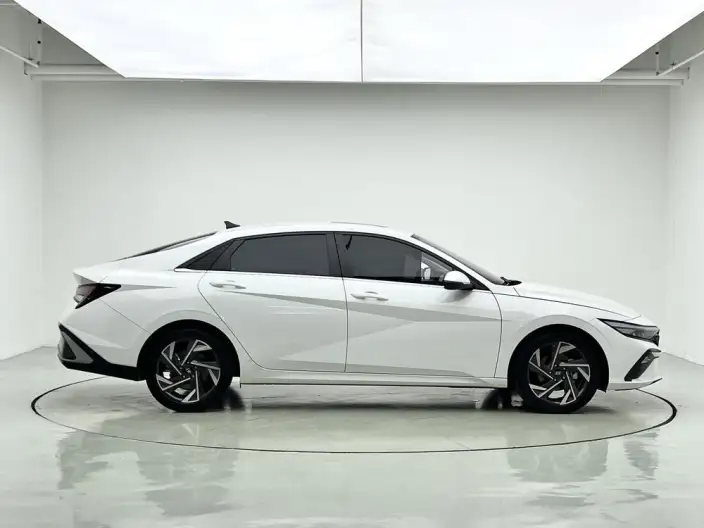 Hyundai Ioniq 2023 Model 1.5L CVT GLX Elite Edition – фото 8