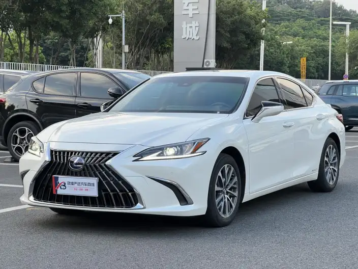 Lexus ES 2021 Model 300h Superior Edition