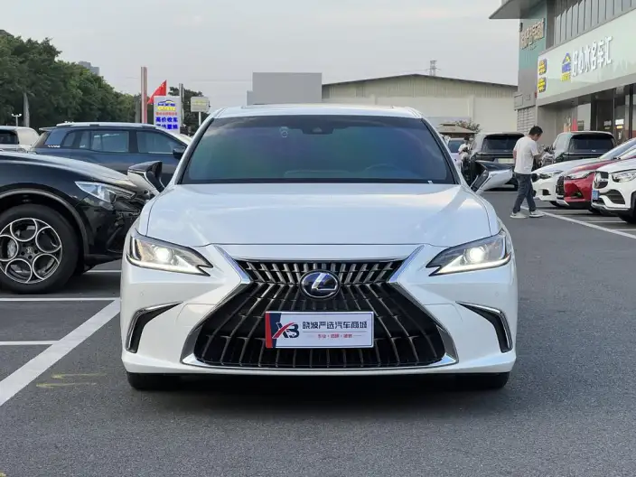 Lexus ES 2021 Model 300h Superior Edition