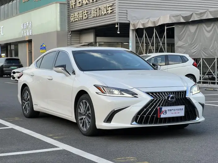 Lexus ES 2021 Model 300h Superior Edition