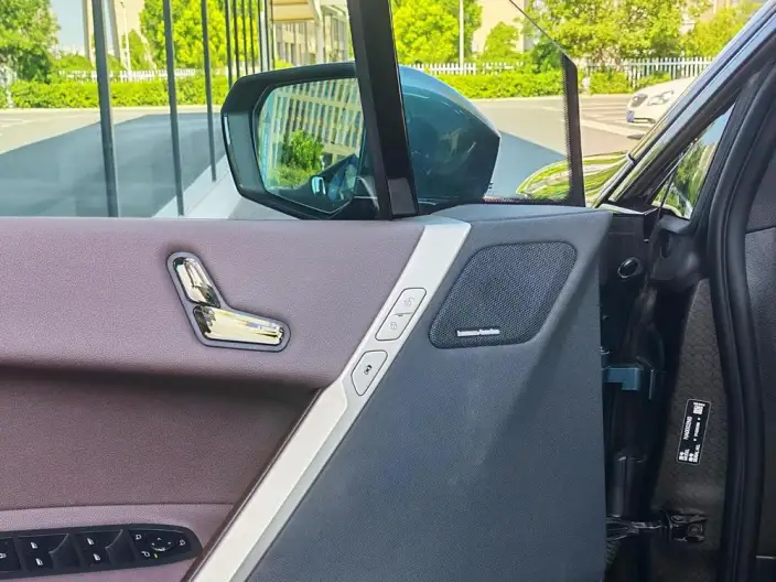 BMW iX 2023 Model xDrive40 – фото 9