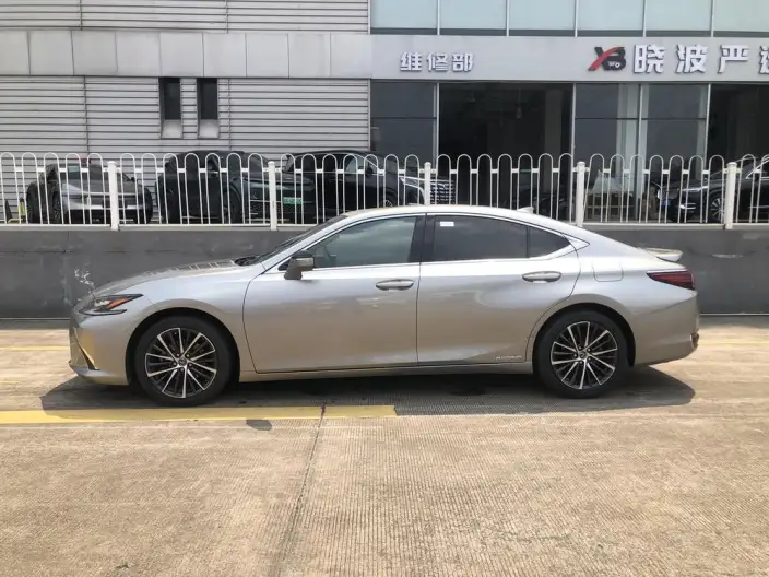 Lexus ES 2021 Model 300h Premium