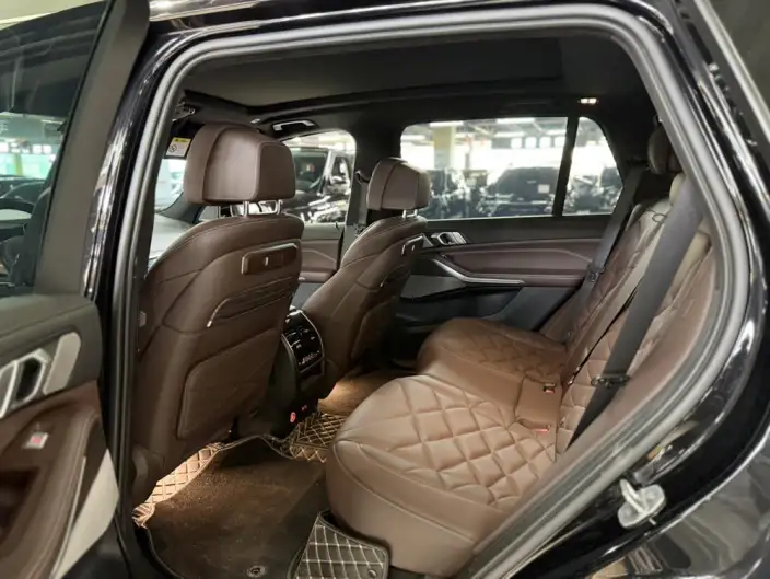 BMW X5 2023 Model xDrive40Li Exclusive Model M Sports Night Set – фото 9