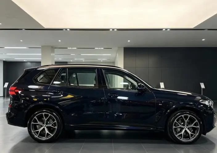 BMW X5 2025 Model xDrive30Li Exclusive Model M Sports Night Set – фото 6