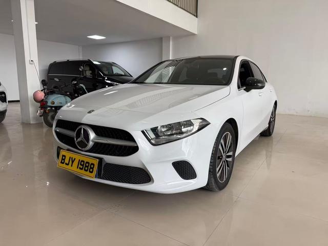 Mercedes-Benz A-class Модель 2020 года комплектация A 180 L Sports sedan – фото 1