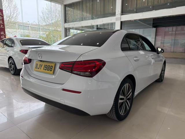 Mercedes-Benz A-class Модель 2020 года комплектация A 180 L Sports sedan – фото 2