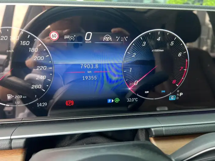 Mercedes-Benz GLS 2024 Model GLS 450 4MATIC Luxury Model – фото 5