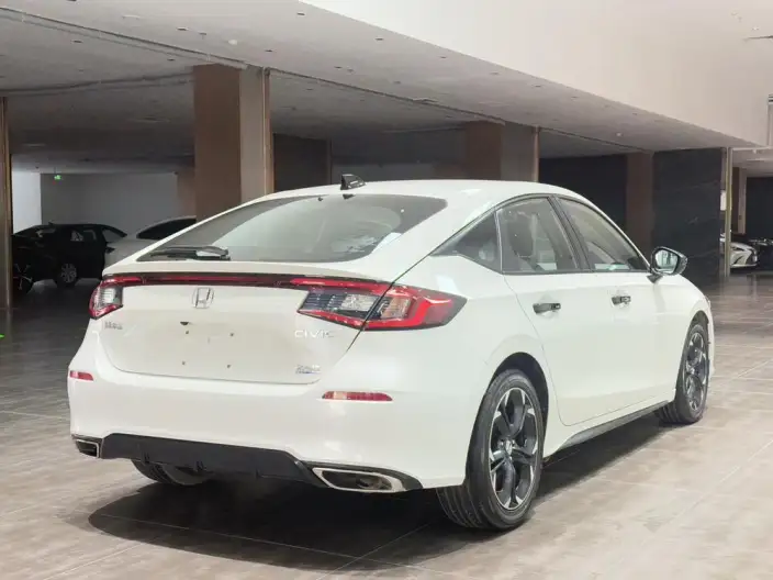Honda Civic 2023 Model HATCHBACK 240TURBO CVT Extremely sharp version – фото 7