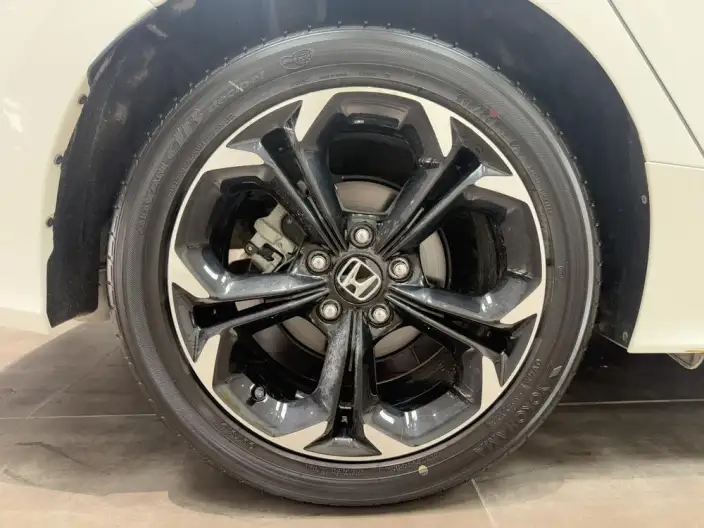 Honda Civic 2023 Model HATCHBACK 240TURBO CVT Extremely sharp version – фото 10