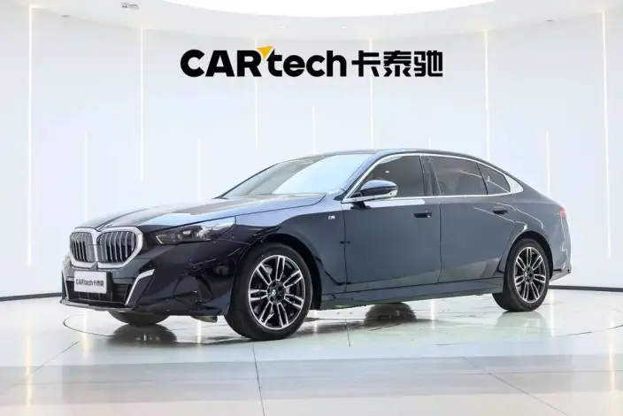 BMW 5 Series 2025 Model 530Li Leading Model M Sports Set – фото 1