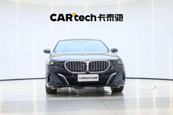 BMW 5 Series 2025 Model 530Li Leading Model M Sports Set – фото 2