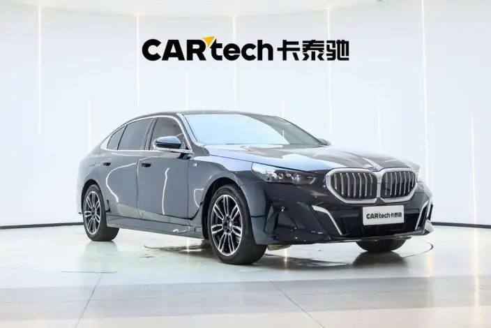 BMW 5 Series 2025 Model 530Li Leading Model M Sports Set – фото 3