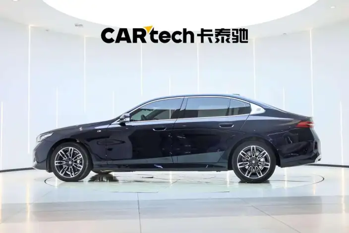BMW 5 Series 2025 Model 530Li Leading Model M Sports Set – фото 4