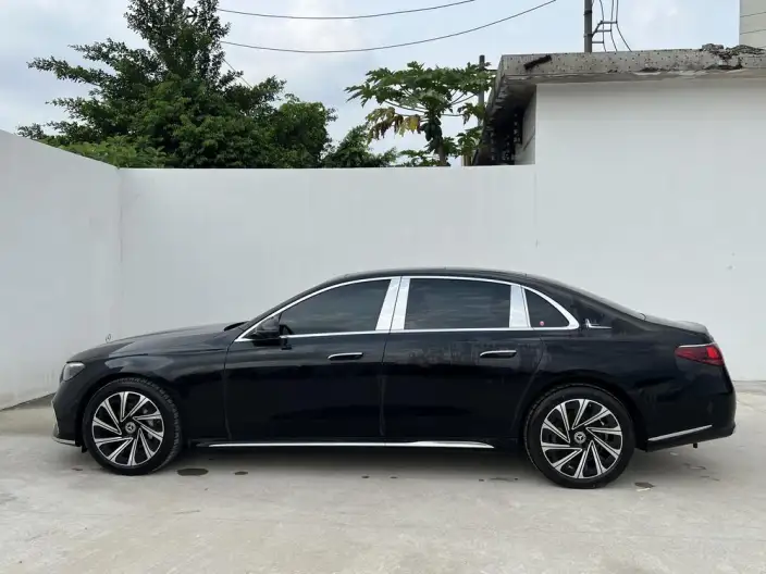 Mercedes-Benz E-Class 2025 Model E 300 L Luxury Model sedan – фото 3
