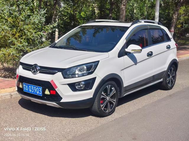 Senova X25 2015 модификация 1.5L Automatic Luxury