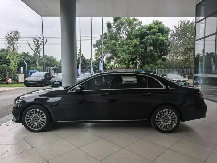 Mercedes-Benz E-Class 2023 Model E 300 L Luxury Model sedan – фото 3