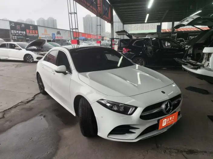 Mercedes-Benz A-class 2020 Model A 200 L Sports sedan – фото 2