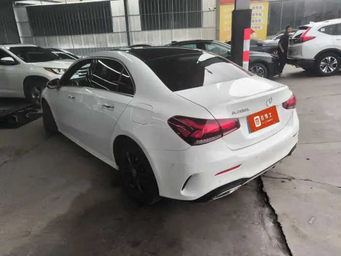 Mercedes-Benz A-class 2020 Model A 200 L Sports sedan – фото 3