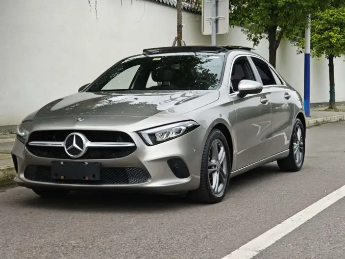 Mercedes-Benz A-class 2020 Model A 200 L – фото 1